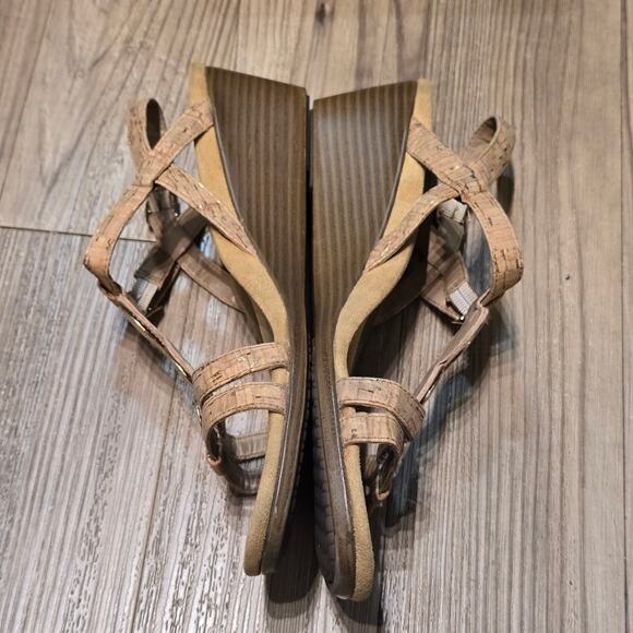 Vionic Park Noleen Wedge Comfort Sandals Gold Cork Strappy Medallion Womens Sz 8 - Picture 4 of 8